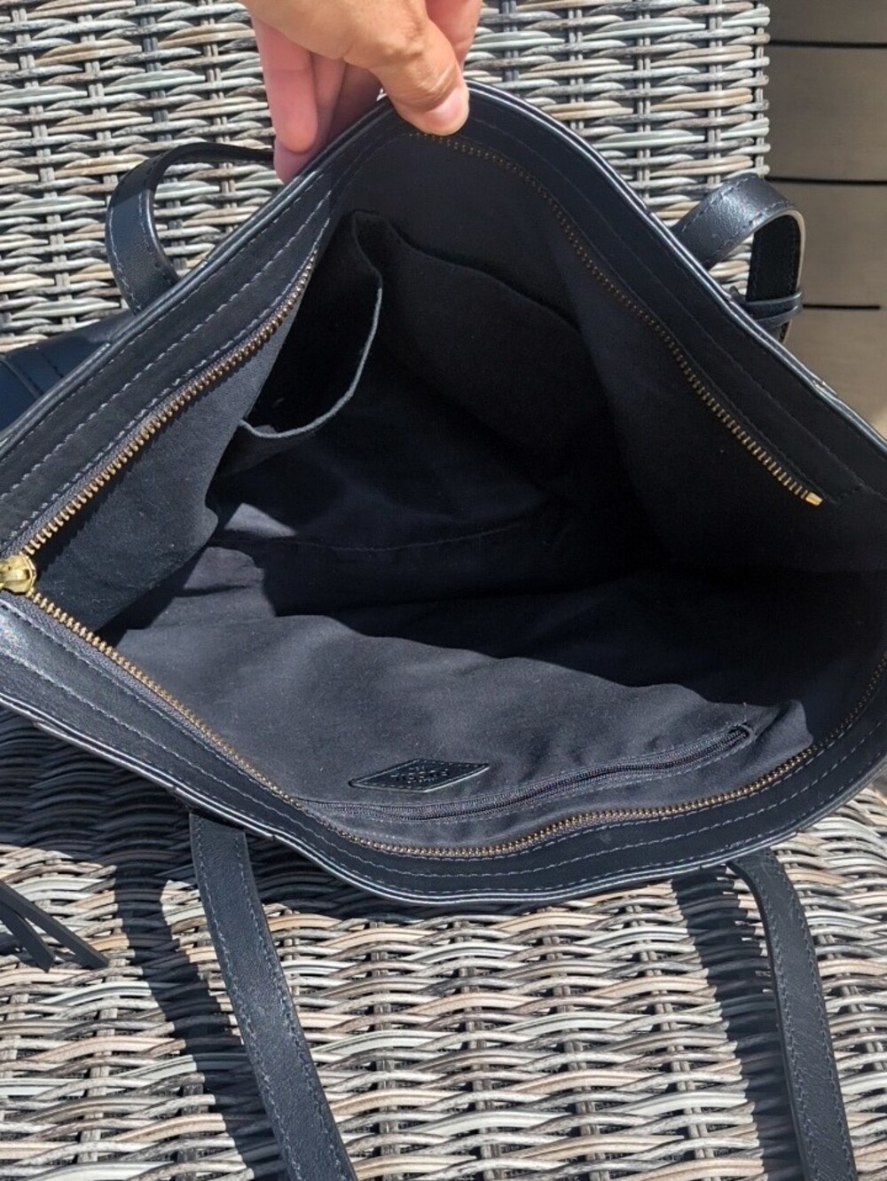Fossil Tote In Black - Picture 7 of 11